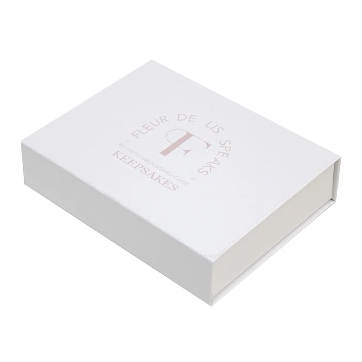 white gift boxes with magnetic lids (3)